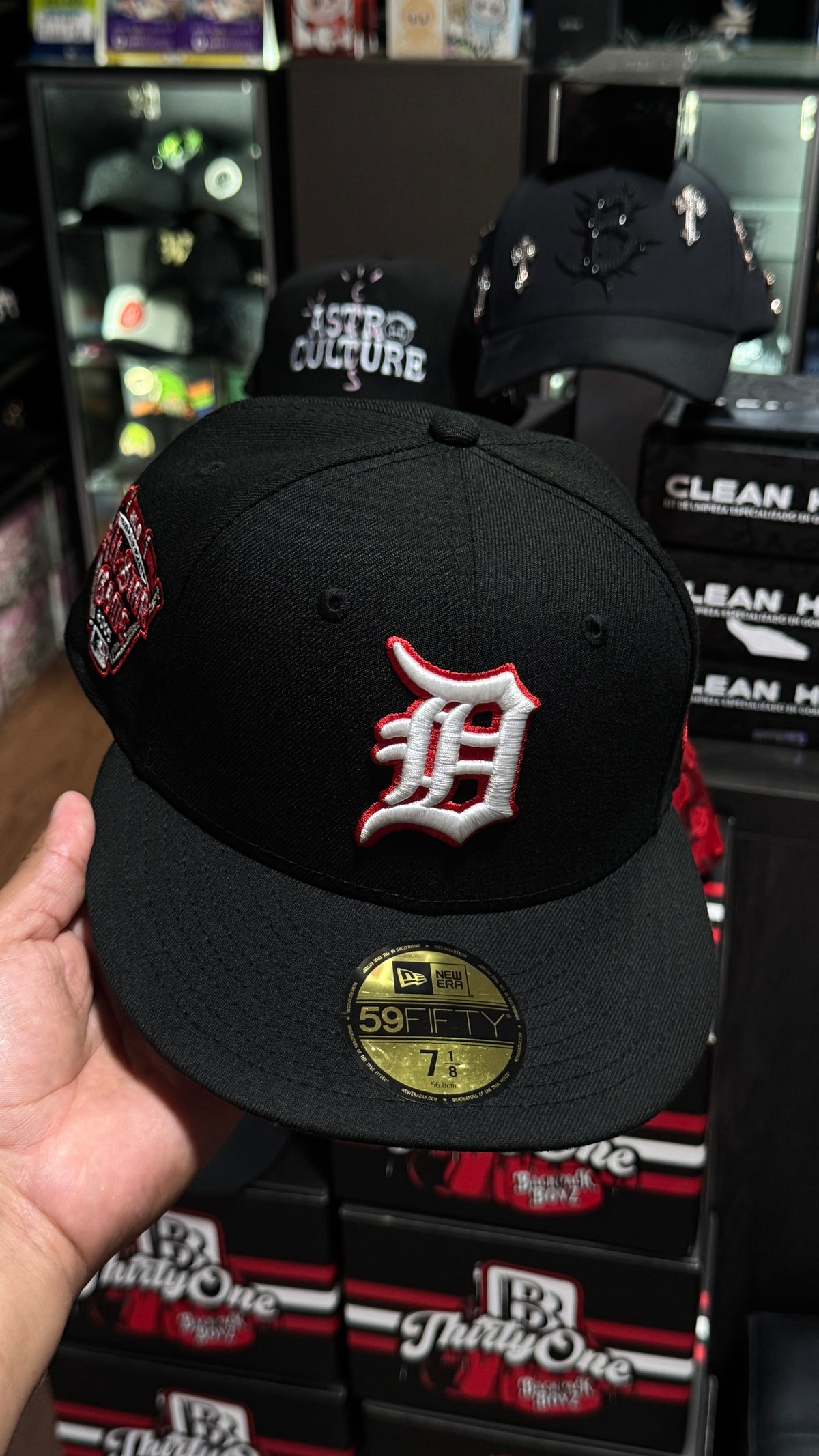 New era cerrada
